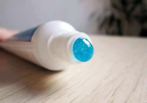 天天用牙膏洗脸可以吗 牙膏洗脸对牙膏和肤质有要求！