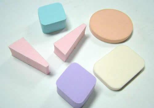 粉底液用海绵要打湿吗 打湿海绵的正确方法