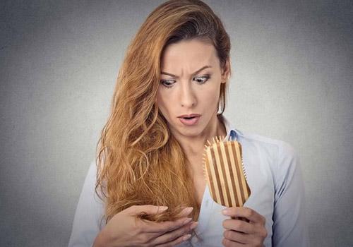 女人掉头发很厉害是什么原因 可能是它们在背后捣鬼