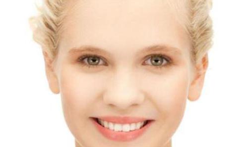 上眼皮肿是怎么回事 上眼皮肿怎么办