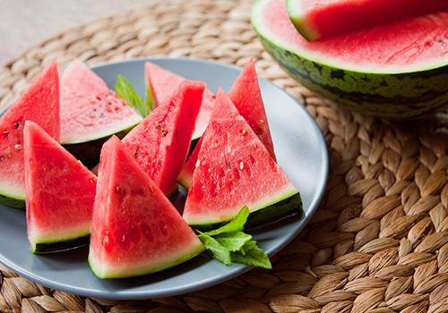 晒热的西瓜可以吃吗 晒热的西瓜吃了有什么危害