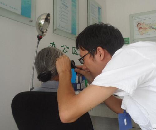 中耳炎平时要注意什么（中耳炎平时要注意什么饮食）