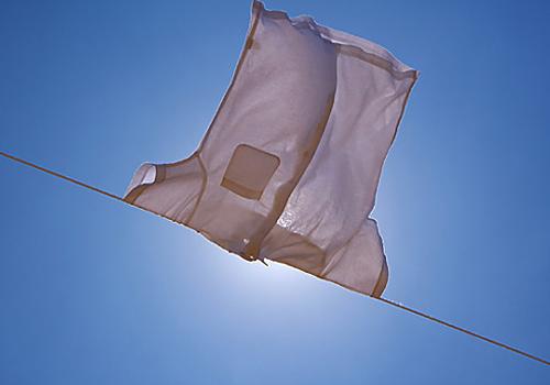 衣服到底要不要反过来晒 衣服一定要反过来晒吗