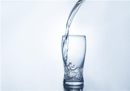 盐开水能治拉肚子吗（食盐水治拉肚子吗）