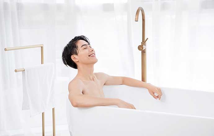 夏天可以洗冷水澡吗 男生夏天可以洗冷水澡吗