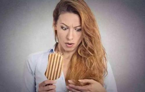 女性掉发严重是什么原因（女性严重掉发是怎么回事）