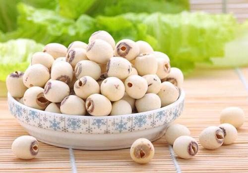 吃什么可以排毒养颜（吃什么可以排毒养颜美白）