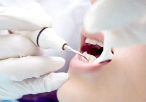 嘴巴里面咬破了成了溃疡怎么办(不小心把嘴巴里面咬破了溃疡怎么办)