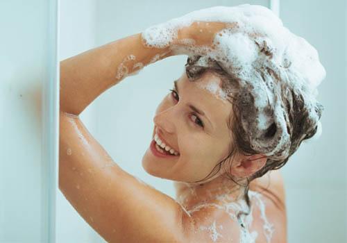 三伏天坐月子可以洗头吗 三伏天坐月子可以洗头发吗