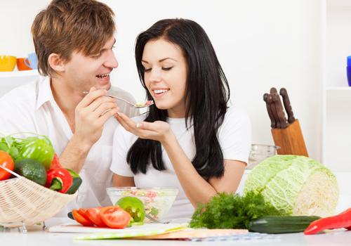 吃饭出汗多是什么原因（糖尿病吃饭出汗多是什么原因）