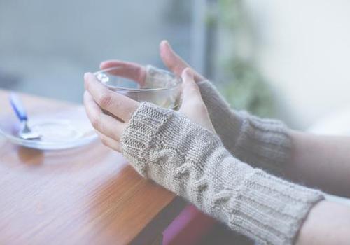 女性手脚冰凉是怎么回事(女性手脚冰凉是怎么回事吃什么药)