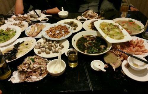 晚餐吃的晚有什么危害 晚餐吃得太晚对身体的危害