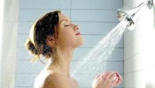 剖宫产伤口多久可以碰水(剖腹产手术后伤口多久可以碰水)