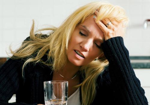 喝酒后拉大便出血怎么办 每次喝完酒大便出血怎么回事