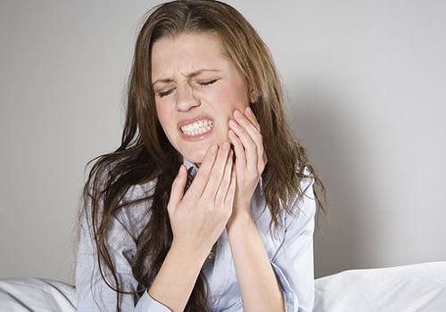 得了牙周炎有什么症状 牙周炎的主要症状