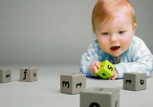 新生宝宝用尿片好还是尿裤好(新生婴儿用尿裤好还是尿片好)