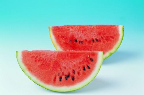 夏天感冒发烧吃什么（夏天感冒发烧吃什么好）