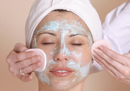 荨麻疹可以敷面膜吗(丘疹性荨麻疹可以敷面膜吗)