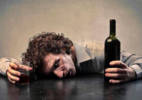 一喝酒就便血是什么原因 酒喝多了就出现便血是为什么