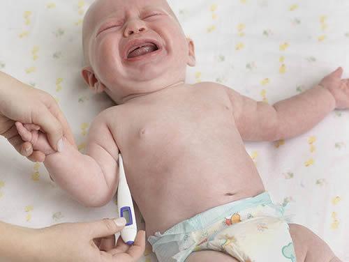 没有满月的宝宝感冒了怎么办 没有满月的宝宝感冒了怎么办呢