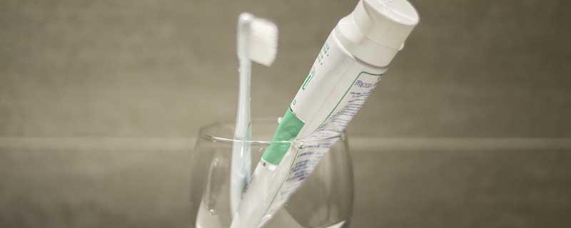 早晚刷牙哪个更重要（早上晚上刷牙哪个更重要）