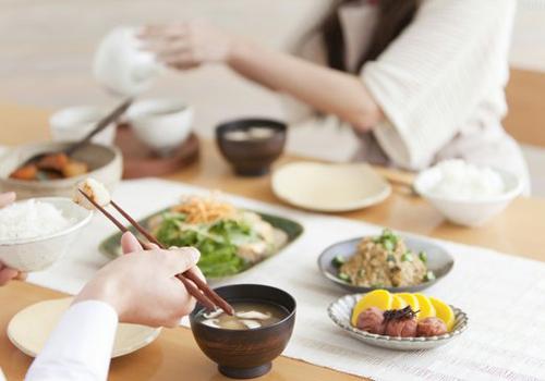 不吃早餐的危害有哪些（长期不吃早餐的危害有哪些）