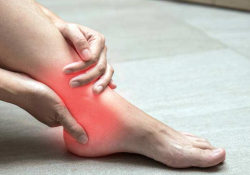 脚踝痛是怎么回事没有扭到（左脚脚踝疼痛是什么原因没有扭到）