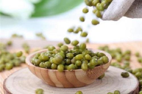 血压高吃什么食物好（血压高吃什么食物和水果）