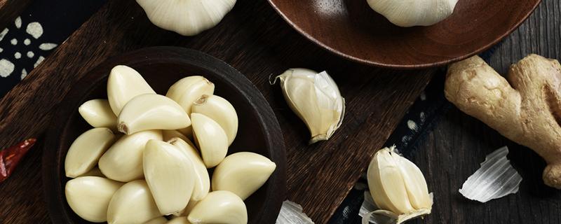 生吃大蒜有哪些好处（吃大蒜生吃有什么好处）