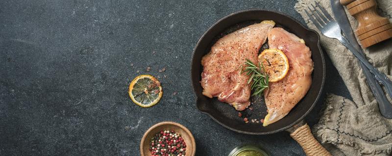减脂期鸡胸肉怎么吃（减肥时期鸡胸肉怎么吃）