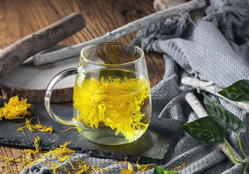 菊花茶泡脚有什么好处 用菊花茶泡脚有什么好处