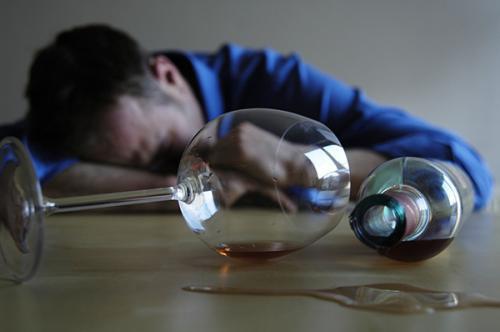 啤酒和白酒一起喝有啥危害 白酒和果啤一起喝有什么危害