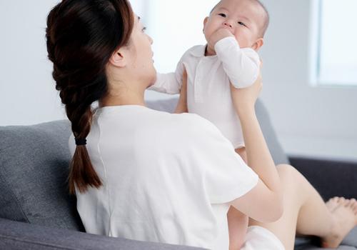 剖腹产伤口多久可以碰水（剖腹产伤口多久可以碰水洗澡）