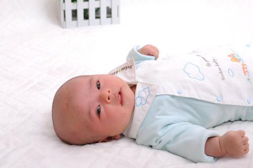 新生儿抽搐的表现 新生儿抽搐的表现症状