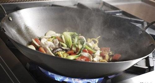 菠菜补铁吗（菠菜补铁吗?孕晚期可以吃吗?）