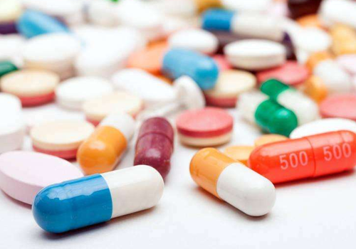 荨麻疹吃维生素有用吗(荨麻疹吃啥维生素管用)