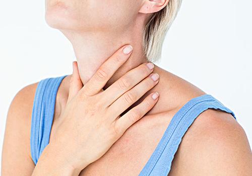 喉咙痒咳嗽可以吃鸡蛋吗（喉咙痒咳嗽可以吃鸡蛋吗?）