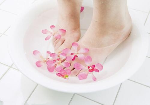 冬天用什么泡脚最好 冬天用啥泡脚最好