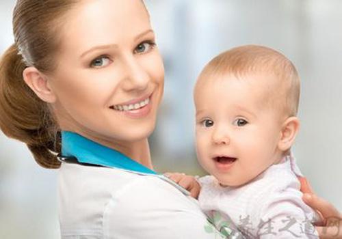 喉咙有异物吐出来很臭是什么原因（感觉嗓子有异物,吐出来臭臭的）