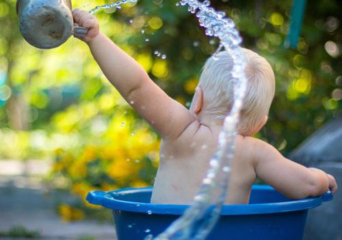 藿香正气水泡澡退烧吗(藿香正气水冲凉可以退烧吗 新闻)