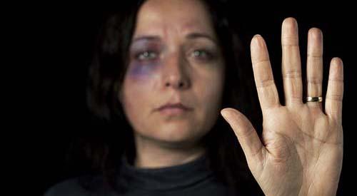 为什么家暴受害者不离开 我们都是“受虐狂”?