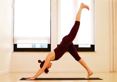 晚上练完瑜伽要注意什么（瑜伽下午练好还是晚上练好）