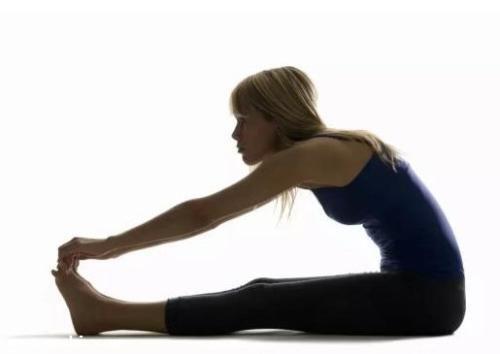 游泳抽筋的原因 游泳抽筋的原因有哪些