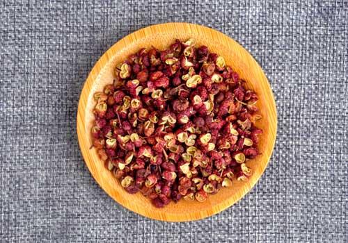 花椒泡脚的功效与作用（花椒泡脚的功效与作用好处）