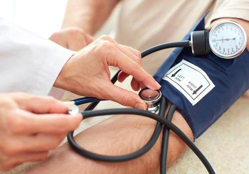 喝什么茶可以降血压（夏天喝什么茶可以降血压）