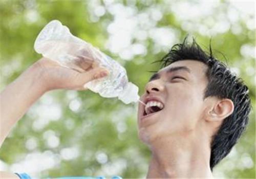 夏天出汗多喝什么好 夏天出汗多应多喝什么