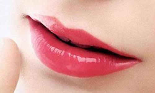 唇炎是怎么引起的 涂口红唇炎是怎么引起的