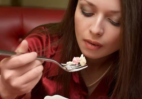 经期不能吃什么食物（经期不能吃什么食物的禁忌活血）