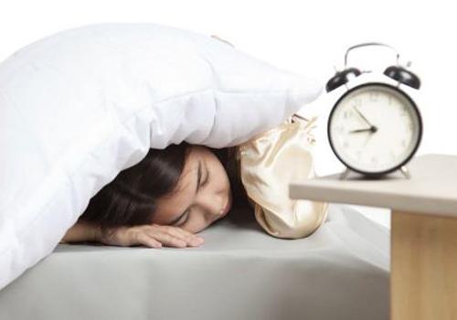 女性失眠的原因有哪些(引起女性失眠的原因有哪些)