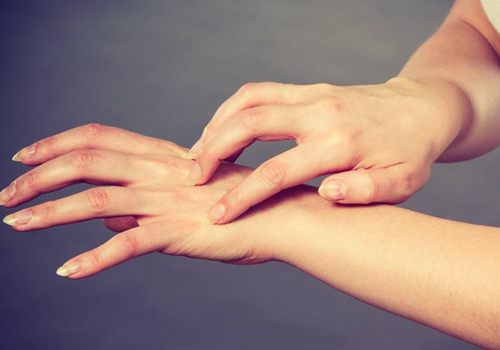 荨麻疹可以用冰块敷吗（荨麻疹能不能用冰块敷）